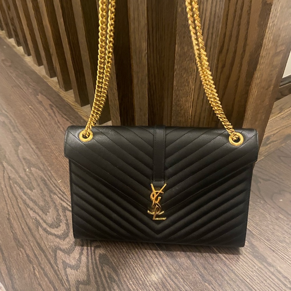 Authentic Yves Saint Laurent Black Quilted Shoulder Bag - Picture 2 of 12